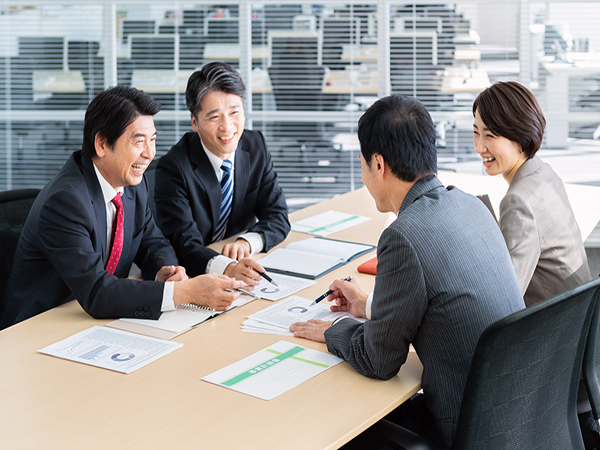 Phần lớn các quyết định chiến lược liên quan đến bán hàng được đưa ra bởi các sếp (người Nhật).