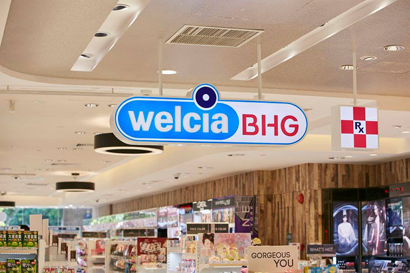 Welcia cũng thuộc tập đoàn AEON, là một trong những hệ thống cửa hàng thuốc đứng đầu về doanh thu trong ngành. 