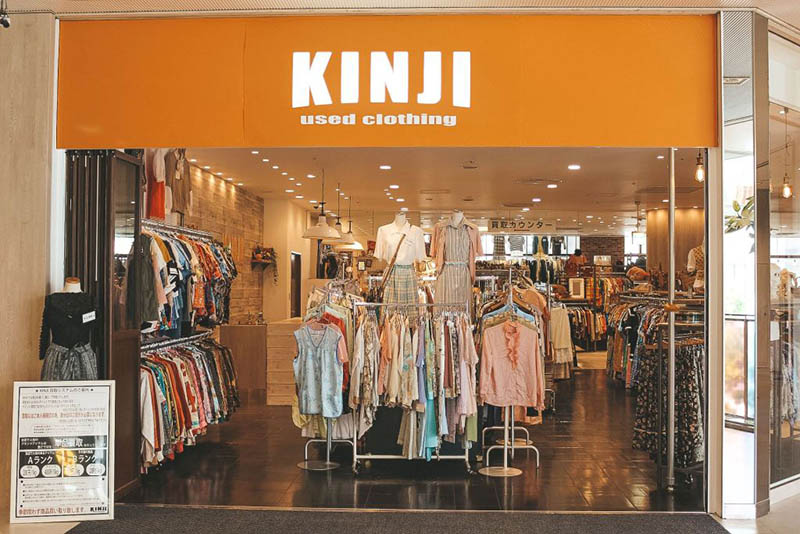 Mua nhiều sản phẩm quần áo độc - lạ tại Kinji Used Clothing.