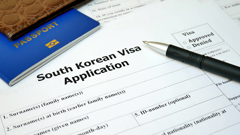 Bạn cần điền đầy đủ các thông tin quan trọn vào tờ đơn xin visa.