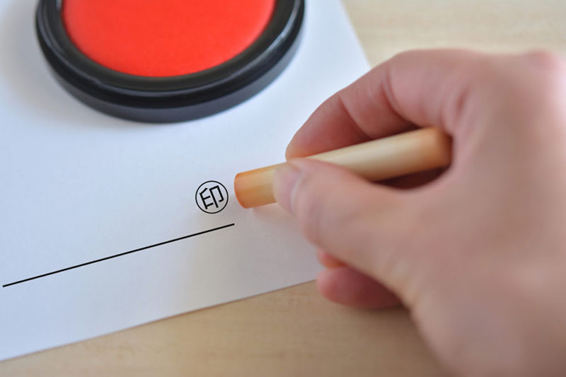Con dấu ở Nhật Bản sẽ thay thế cho chữ ký của bạn khi thực hiện các thủ tục. 