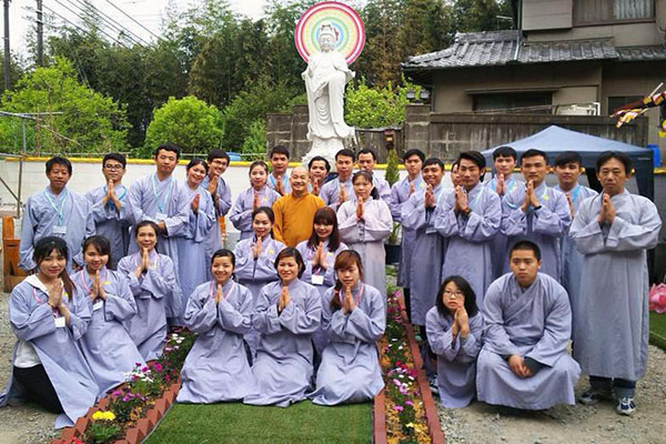 Chùa Phước Viên ở Hyogo do thầy Quảng Niệm trụ trì và là nơi cộng đồng Phật tử Việt Nam tại Nhật. 