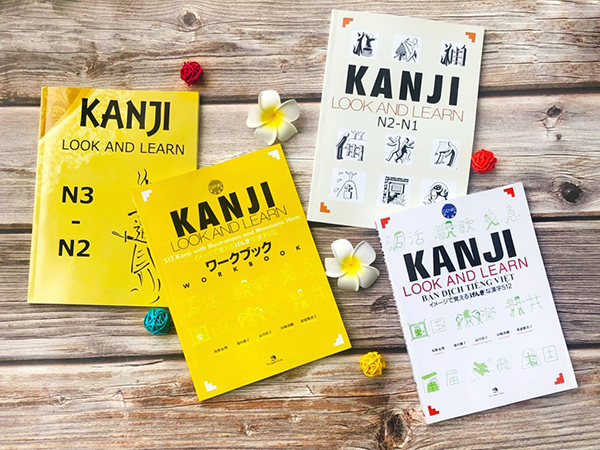 Nếu bạn bắt đầu làm quen với tiếng Nhật thì không thể bỏ qua bộ giáo trình học chữ Kanji Look and Learn.